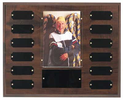 Perpetual photo plaque holds a 4